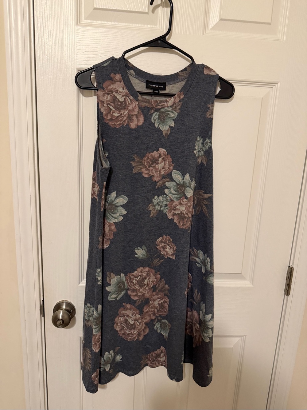 Sleeveless Floral Swing Dress - Gray with Pink Blooms